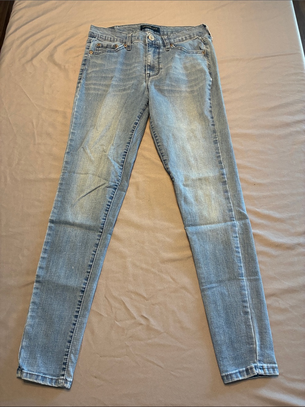 Aeropostale Women's Faded Light Wash Skinny Jeans